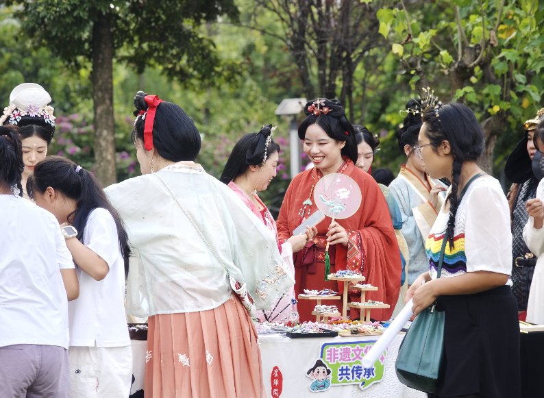 来清水河社区听音乐会、逛文明集市～